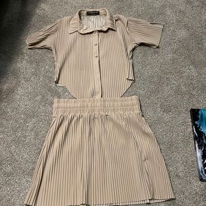 Maniere de Voir matching set. Short sleeve and skirt with a small side slit